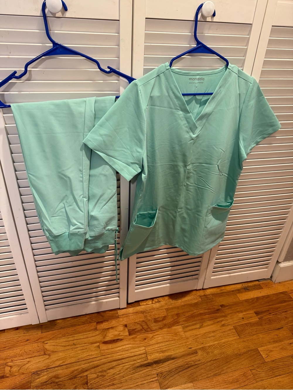 Mandala Women's V-Neck Scrub Set in Mint Green